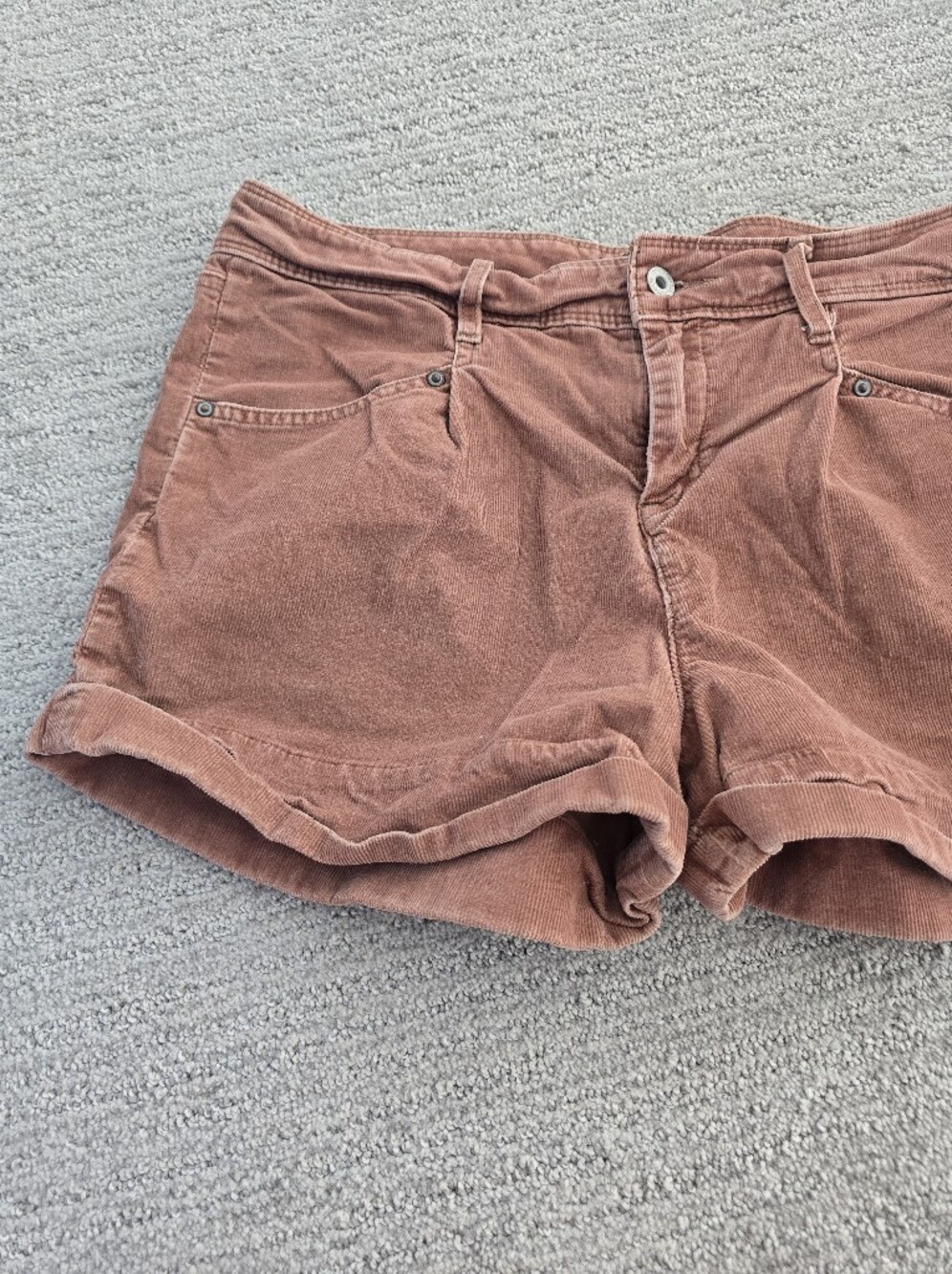 Levi's Corduroy Women's Cuff Pleated Shorts in Dusty Caramel Color